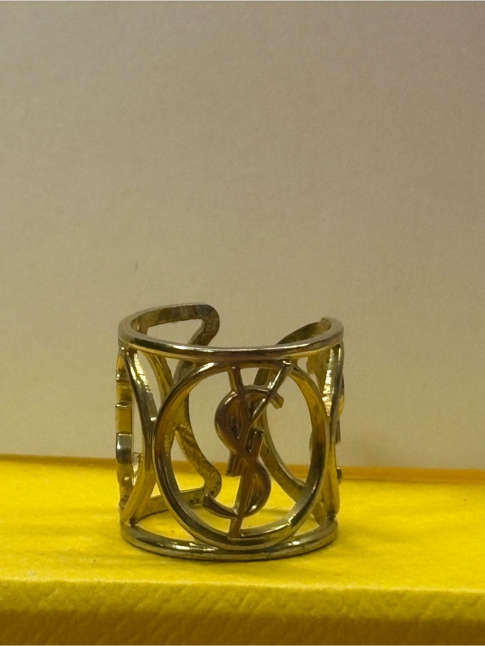 VINTAGE 2000’s VERY RARE YSL EMPLOYEE RING!! - Picture 4 of 4